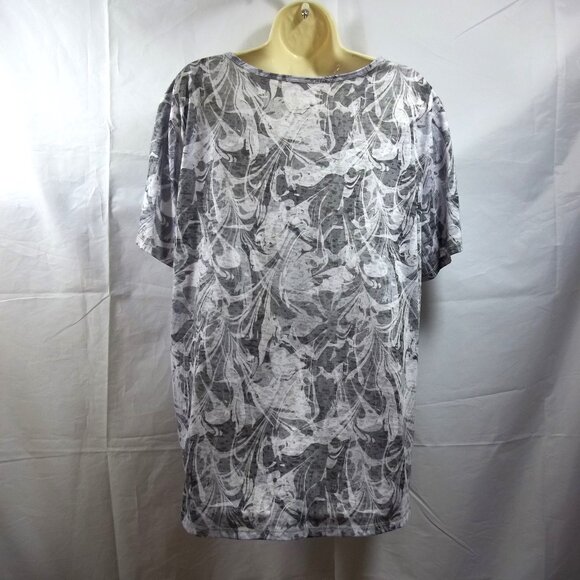 Reel Legends Womens Top Shirt Blouse Plus Size 1X Keyhole Geometric Gray - Picture 2 of 5